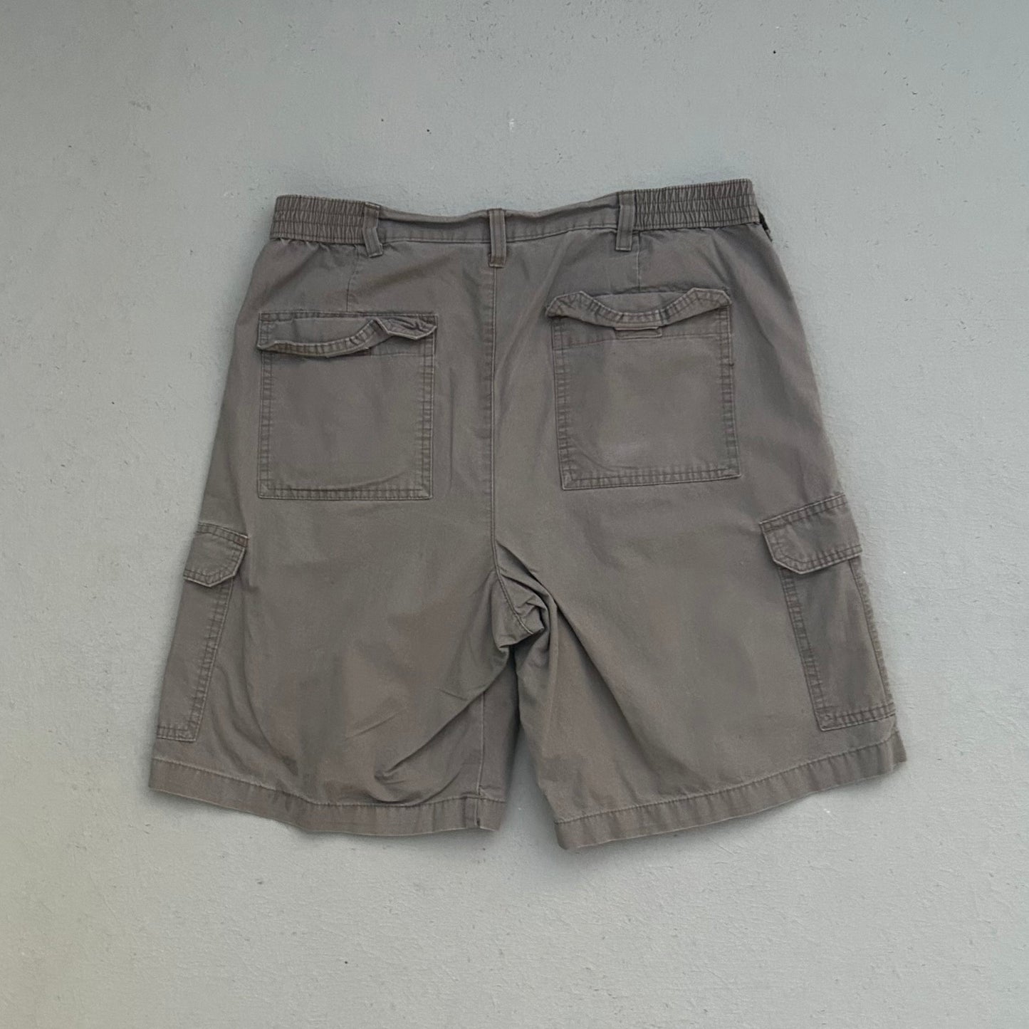 Retro Brown Wrangler Cargo Shorts - 34