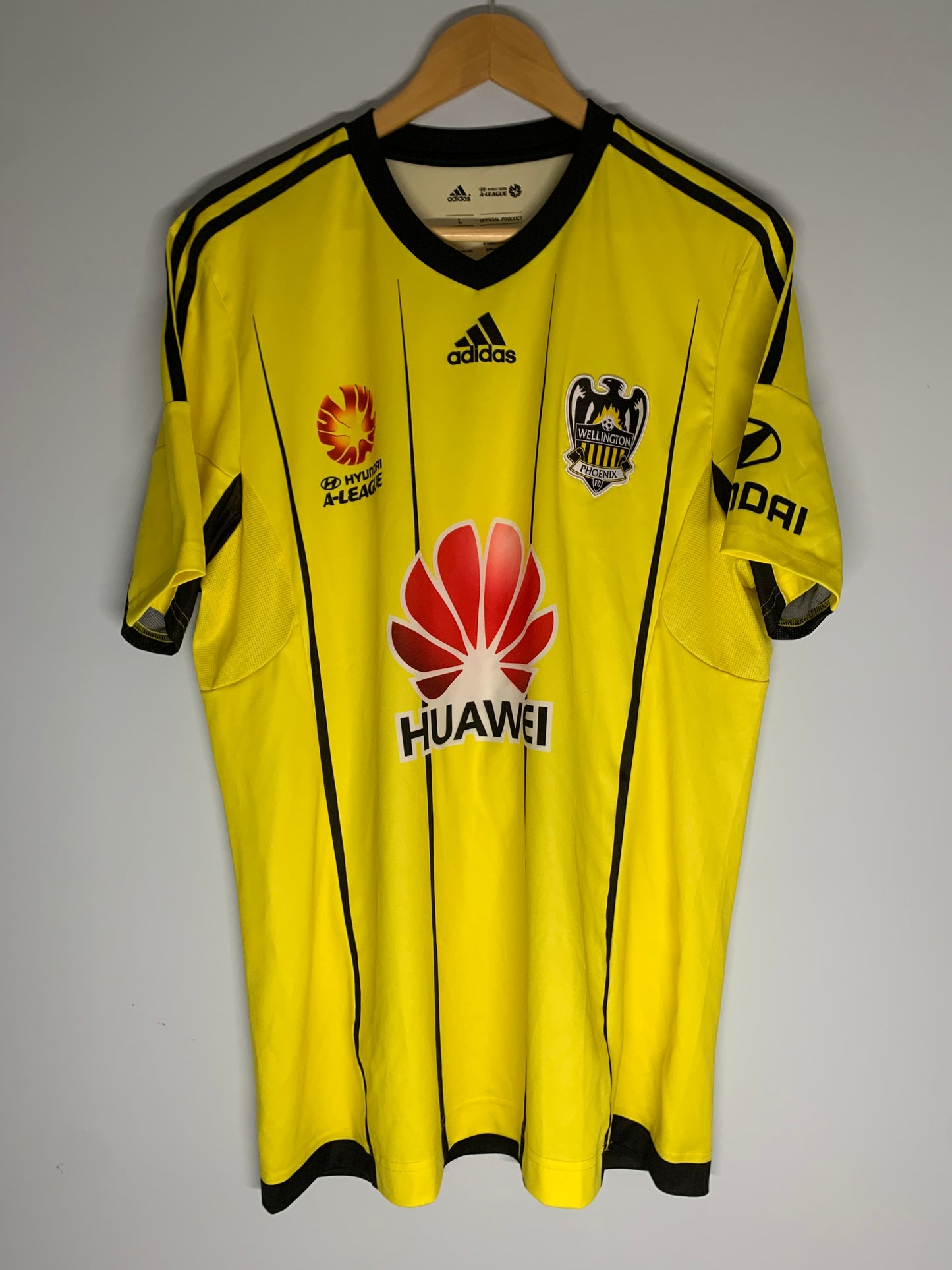 Wellington Phoenix 2015-2016 Home Kit