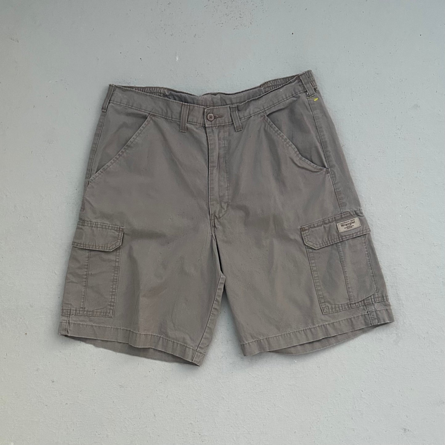 Retro Brown Wrangler Cargo Shorts - 34