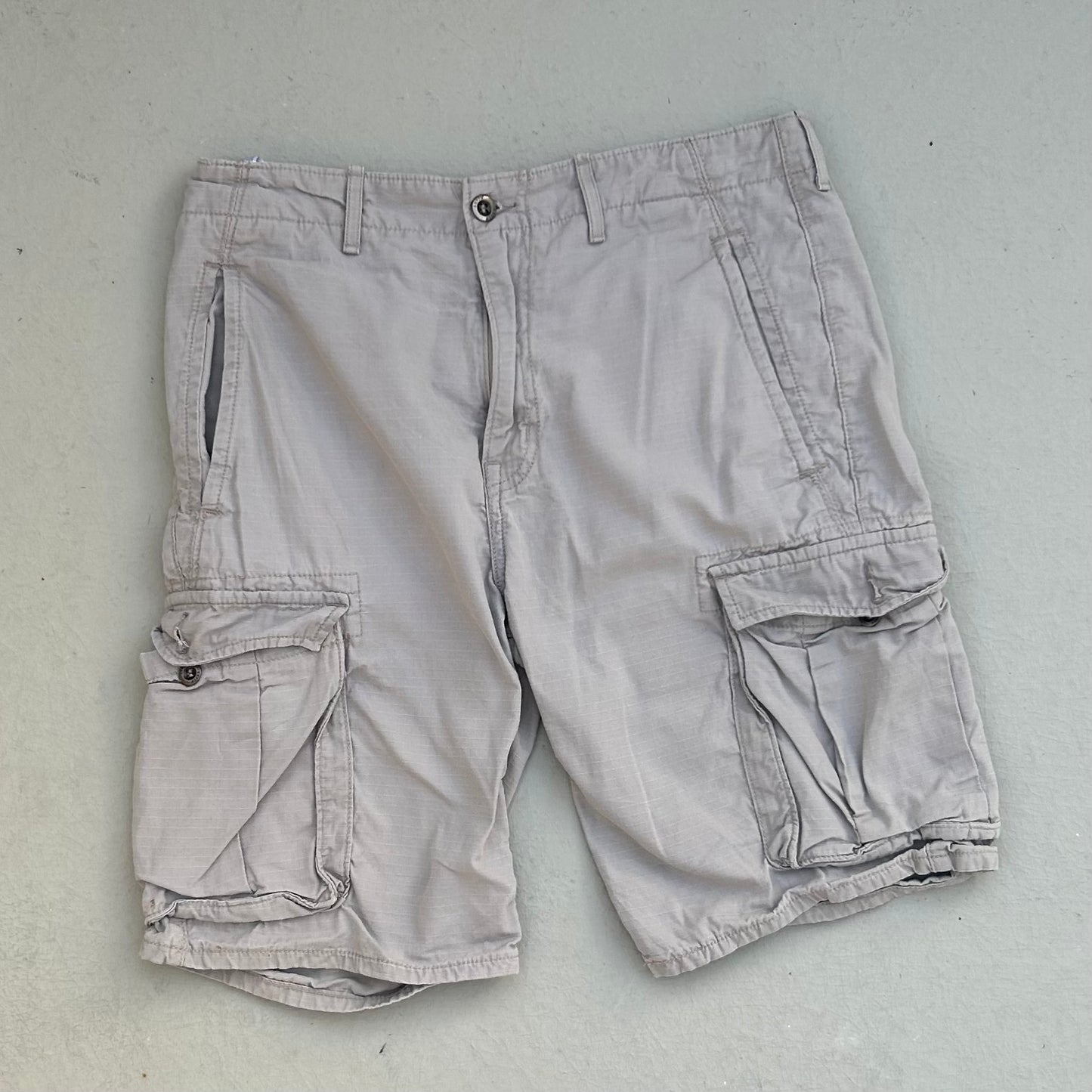 Y2K Brown Levi's Cargo Shorts - 31